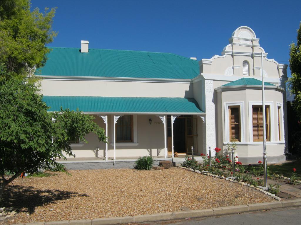 Отель Ladismith Manor Экстерьер фото