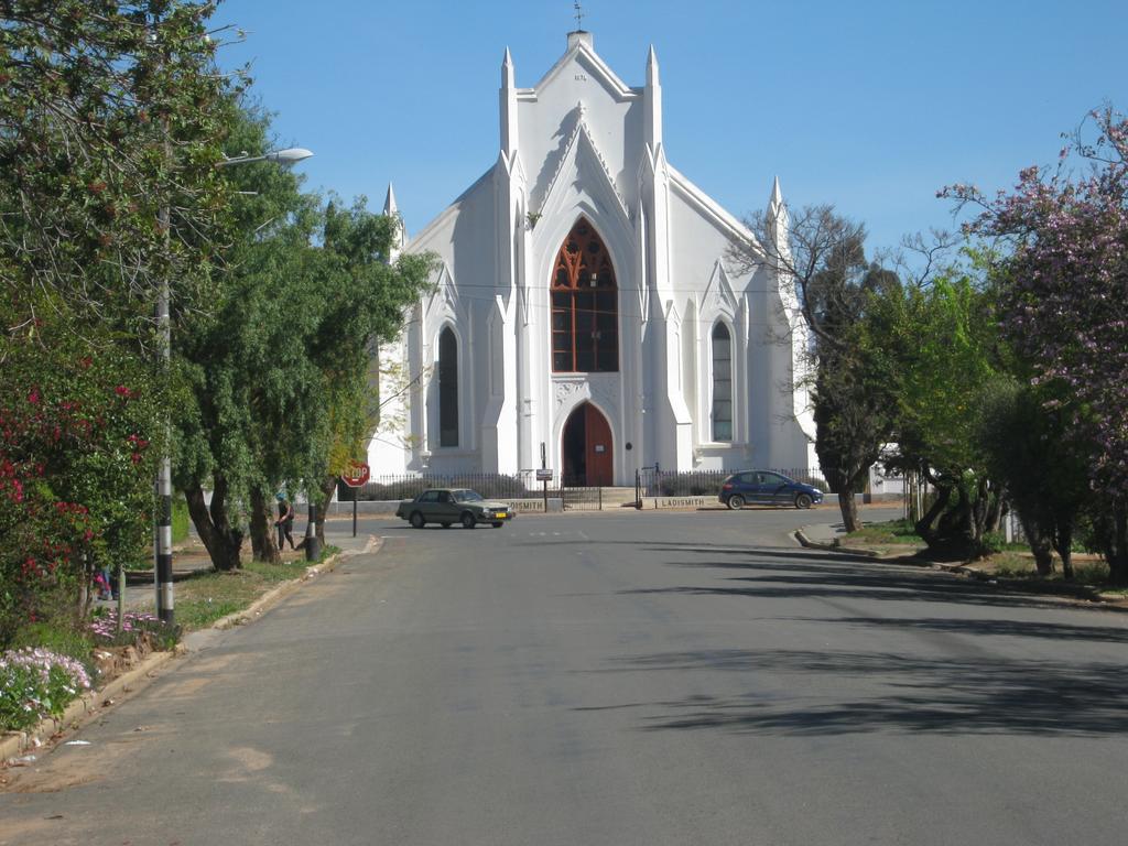 Отель Ladismith Manor Экстерьер фото