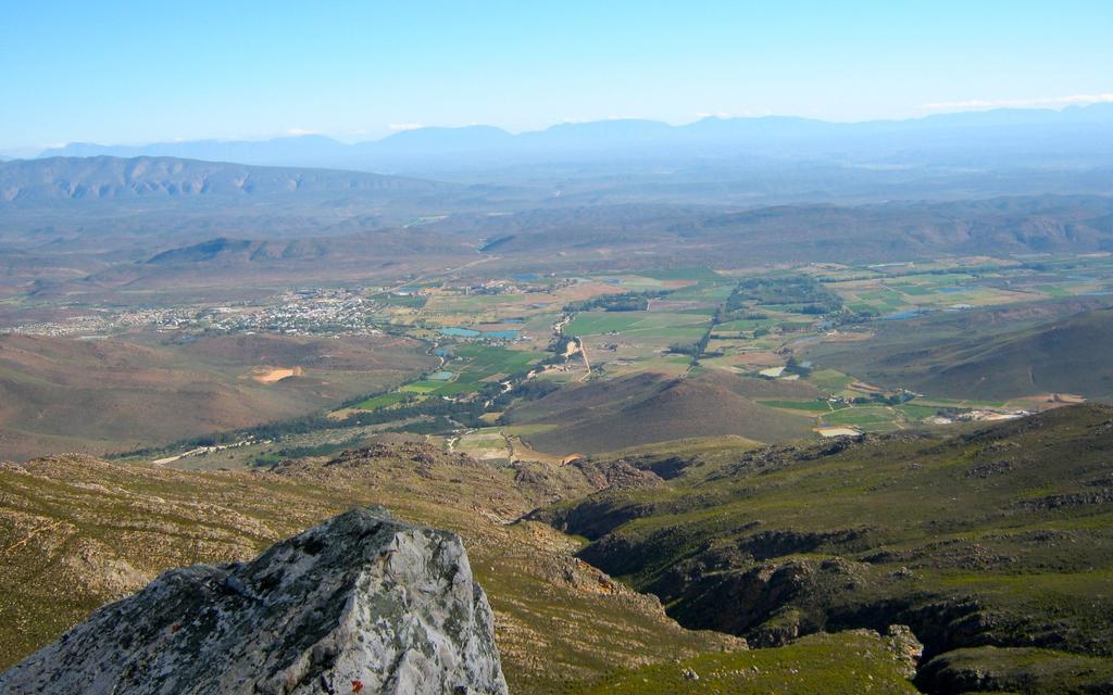 Отель Ladismith Manor Экстерьер фото
